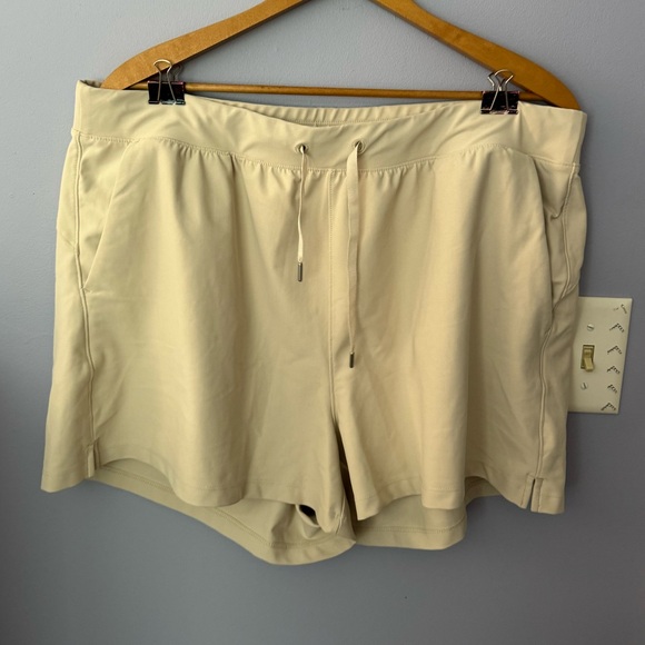Old Navy Pants - 🦋Old Navy shorts🦋